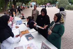 برپایی غرفه سلامت و ارائه مشاوره رایگان تغذیه در پارک لاله به مناسبت هفته سلامت
