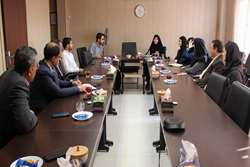 نشست هیأت‌رئیسه دانشکده با نمایندگان دانشجویان رشته تغذیه جامعه؛ از طرح دغدغه‌های آموزشی تا تأکید بر تقویت ارتباط دانشجویان با بدنه دانشکده  